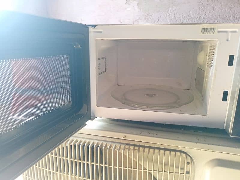 Dawlance microwave oven like a new condition for sale 1