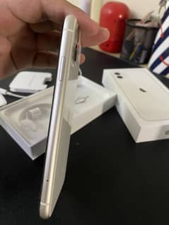 iPhone 11 (128 GB) - White 0