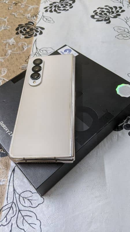 Samsung Galaxy Z Fold 4 17