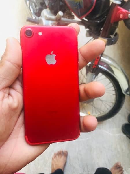 iPhone 7  red colour 0