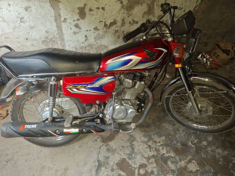 neat clean bike hai. sb ok h just battry low hai. 1