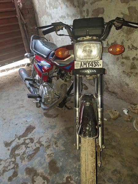 neat clean bike hai. sb ok h just battry low hai. 2