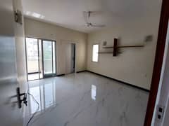 Beautiful flat 4 bed dd available for rent in Clifton block 3