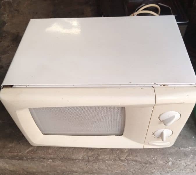 Dawlance microwave oven 1