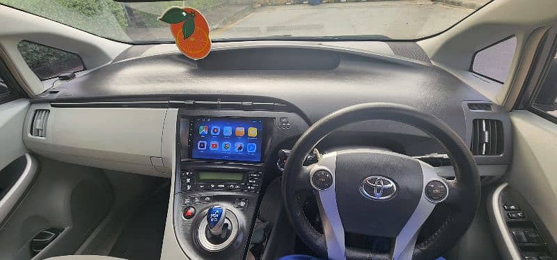 Toyota Prius 2011 6