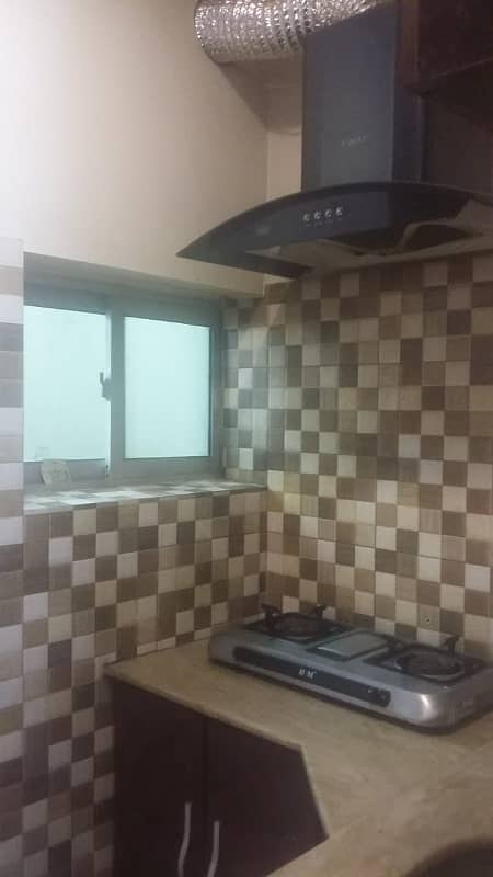 SINGLE ROOM INDEPENDENT FURNISHED FLAT FOR RENT IN MODEL TOWN LAHORE RENT = 32000 7