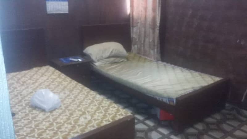 SINGLE ROOM INDEPENDENT FURNISHED FLAT FOR RENT IN MODEL TOWN LAHORE RENT = 32000 8