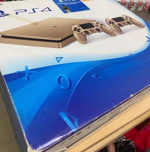 PS4 Slim Gold 500Gb (3 Controllers) 1