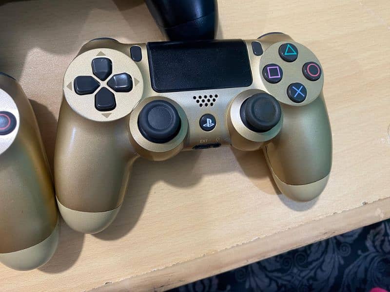 PS4 Slim Gold 500Gb (3 Controllers) 8