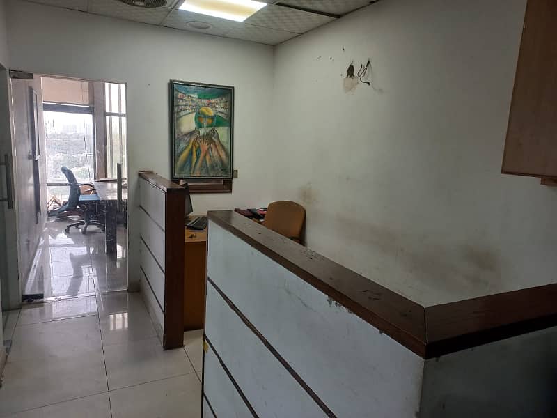 main shahrah e faisal Business avenue 1100 sq ft office with chambers 24*7 operations 1