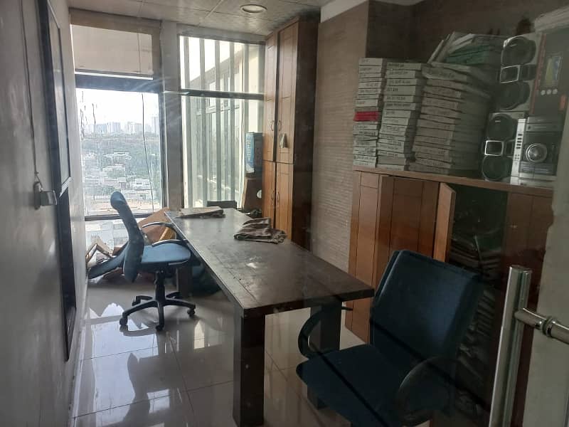 main shahrah e faisal Business avenue 1100 sq ft office with chambers 24*7 operations 2