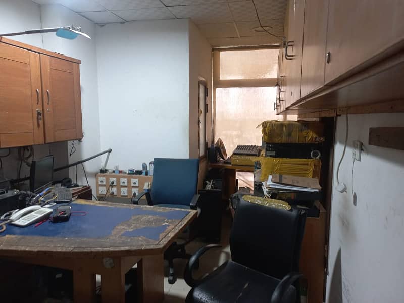 main shahrah e faisal Business avenue 1100 sq ft office with chambers 24*7 operations 3