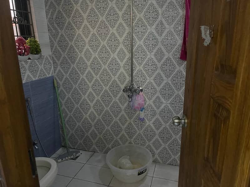 5 Marla House for rent Paragon City 0