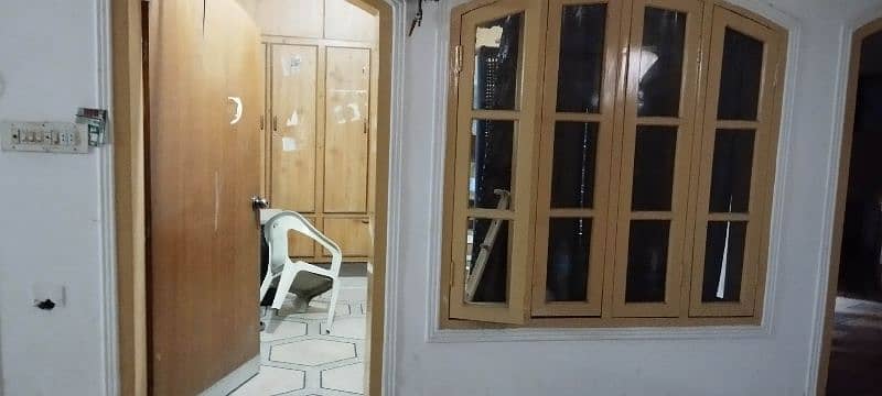 1 beautiful room available for rent 8