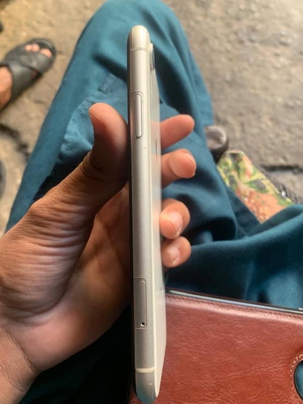 iPhone XR dual sim pta 64Gb 3