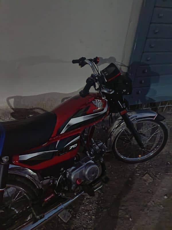 I am selling for bike honda CD 70 bhoot kam use ha 5