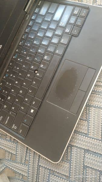 Dell Leptop/ model no: 7240 all ok ha koi fault ni ha urgent selling 3