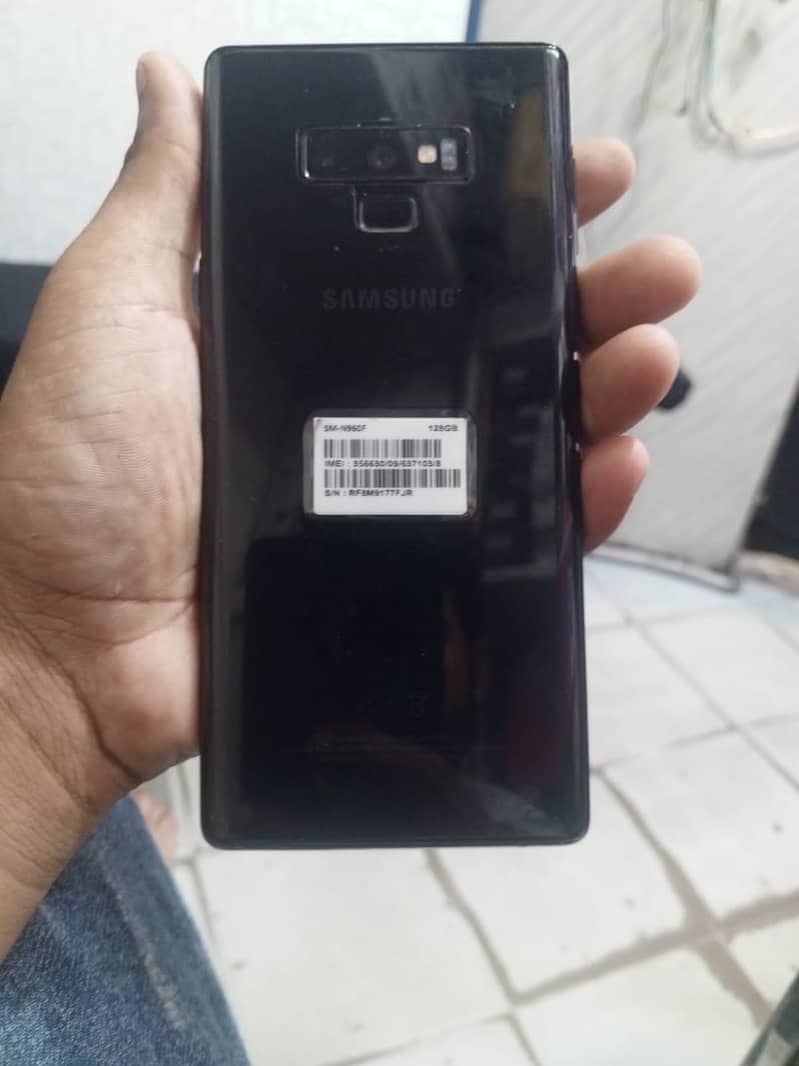 samsung not 9  no shad on open on reparya 6/128 1