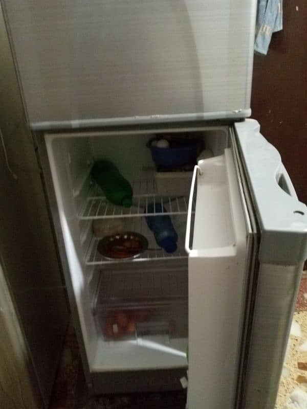 Dawlance fridge hai ek bar be repair nh howa 4