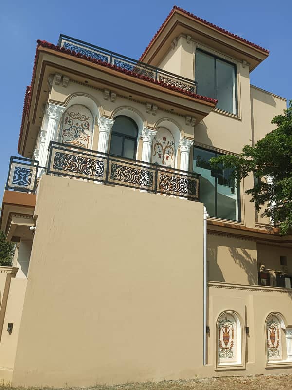 5 Marla HOUSE 4 SALE at DHA 9 Town Lahore. 1