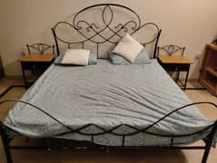 King size bed with side tables and dressing table 0