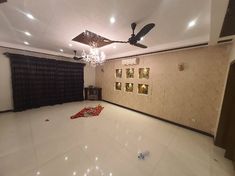 ORIGNAL PICTURES 7 bed fully basement with cinema 2