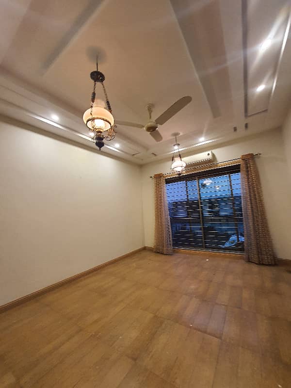 ORIGNAL PICTURES 7 bed fully basement with cinema 4