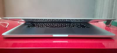 macbook pro 2015 15.4 inch 512 GB SSD 16 GB RAM