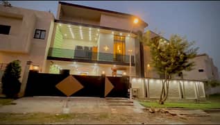 BEAUTIFUL CORNER DESIGNER HOUSE AVAILABLE FOR SALE AT PRIME LOCATION OF GULBERG