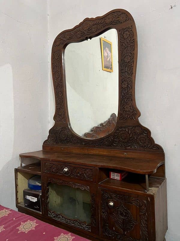 Antique Dressing table with chinyoti design 1