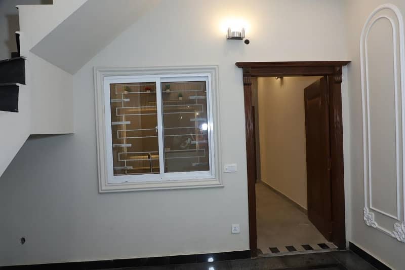 triple story house for rent in azam Garden near mustafa Town lahore 2