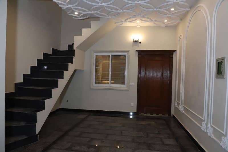 triple story house for rent in azam Garden near mustafa Town lahore 6