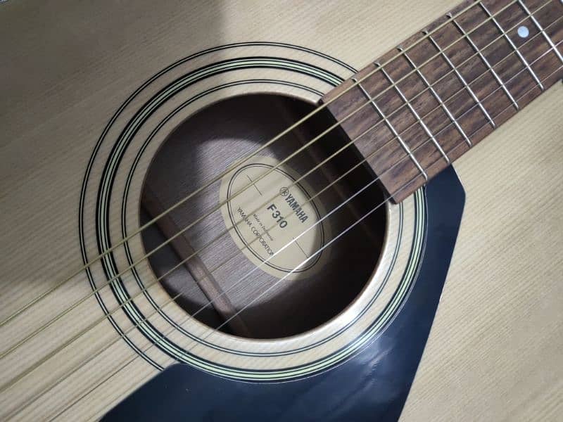 Yamaha F310 Acoustic guitar best for beginners 2