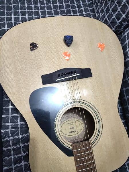 Yamaha F310 Acoustic guitar best for beginners 6