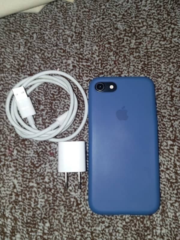 I phone 7  32 gb condition 10/9 7