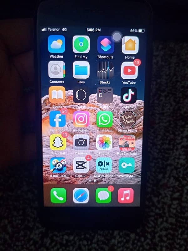 I phone 7  32 gb condition 10/9 8