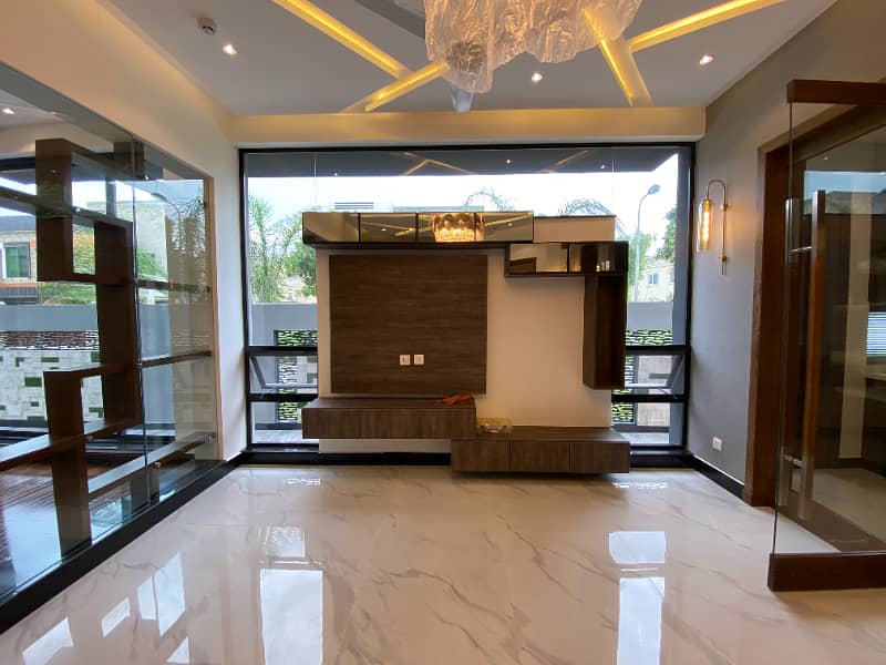 10 Marla Bungalow For Sale In DHA Phase 7 10