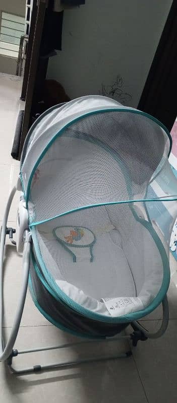 mastela 5in1 bassinet and rocker 1