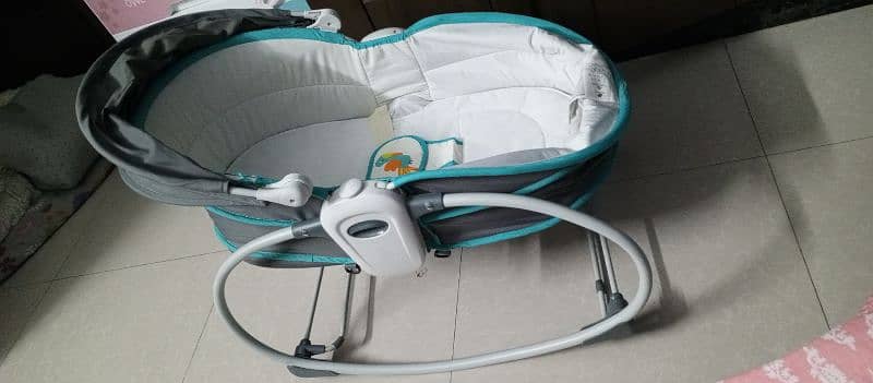 mastela 5in1 bassinet and rocker 4