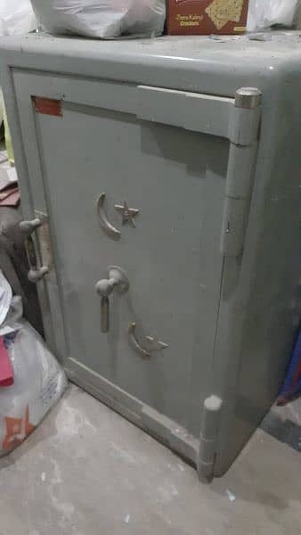 Safe / locker for sale 4