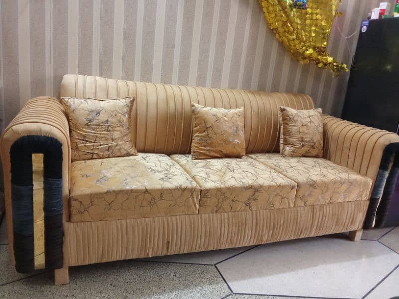 sofa 3.2. 1 brand new solid wooden sofa cumbed 1