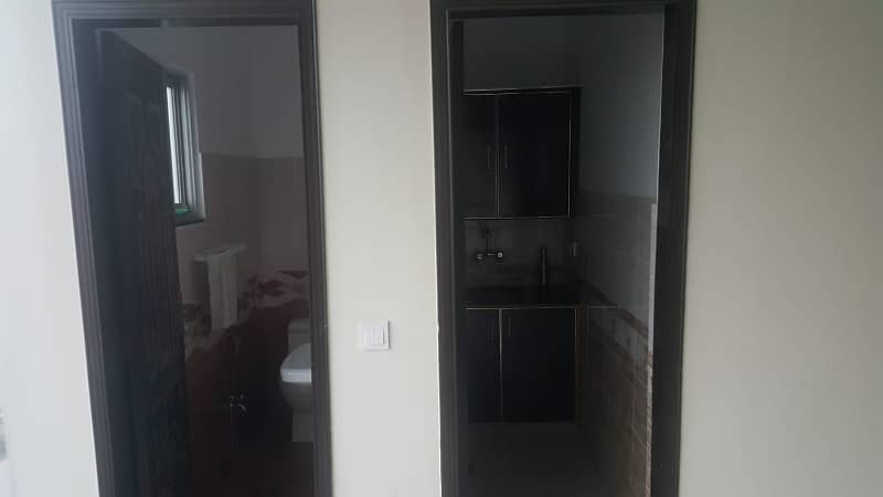 3 BED FLAT AVAILABLE FOR SALE ON 4TH FLOOR 3