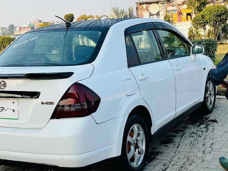 Nissan Tiida 2013 5