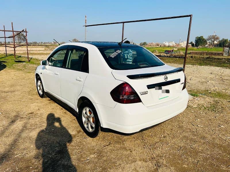 Nissan Tiida 2013 7