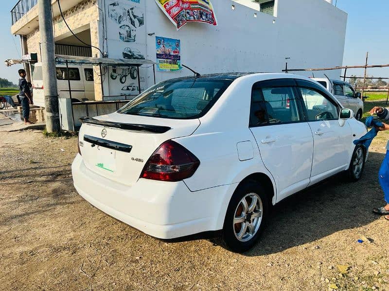 Nissan Tiida 2013 8