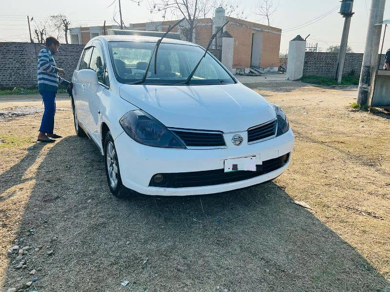 Nissan Tiida 2013 9