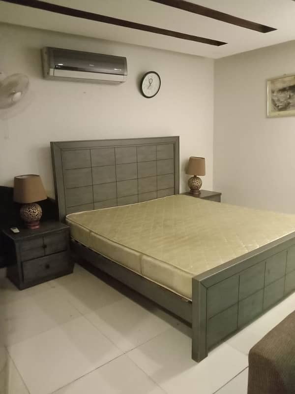 1BED STUDIO FURNISHED APORTMENT IS AVAILABLE FOR RENT IN SECTOR B BAHRIA TOWN LAHORE 2