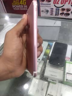 iPhone 7 condition 10 by 9 non pta sim lock