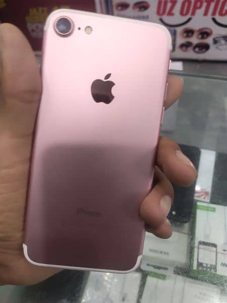 iPhone 7 condition 10 by 9 non pta sim lock 1