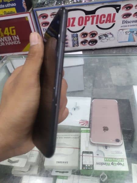 iPhone 7 condition 10 by 9 non pta sim lock 6